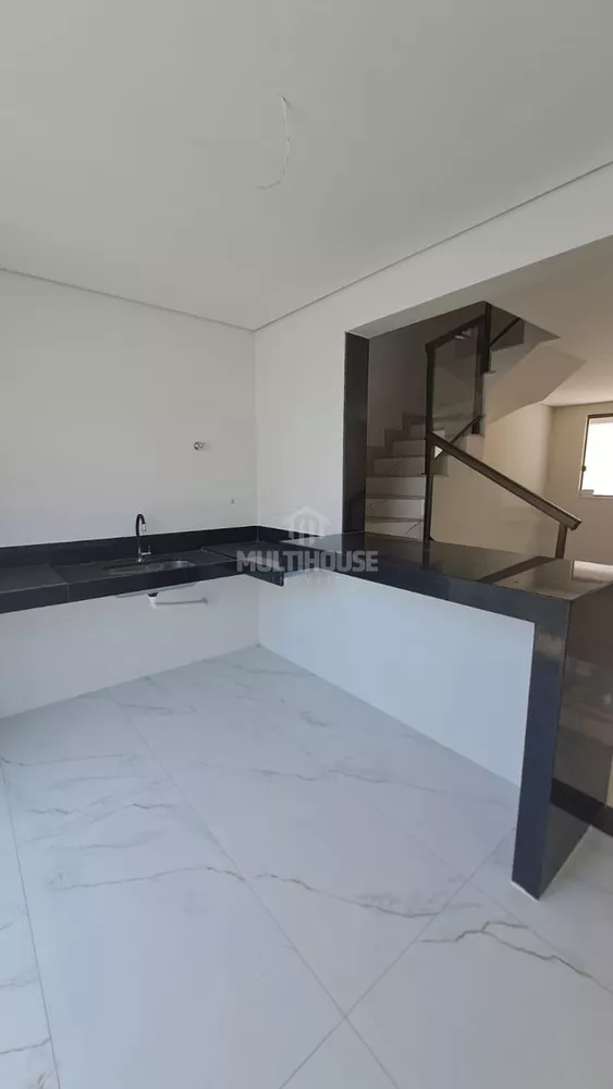 Casa à venda com 3 quartos, 100m² - Foto 3