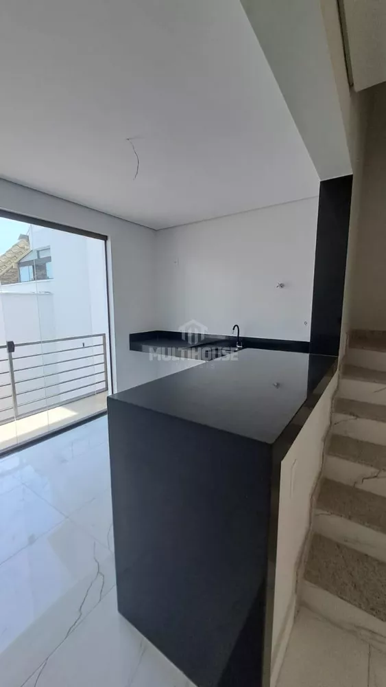 Casa à venda com 3 quartos, 100m² - Foto 4