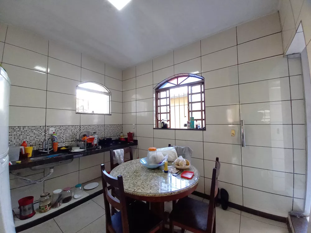 Casa à venda com 5 quartos, 300m² - Foto 4