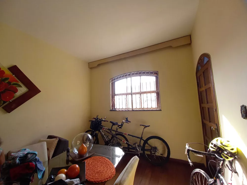 Casa à venda com 5 quartos, 300m² - Foto 2