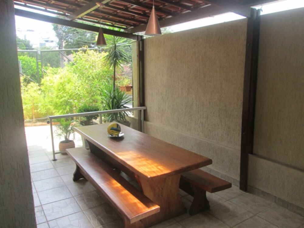 Casa à venda com 3 quartos, 209m² - Foto 4