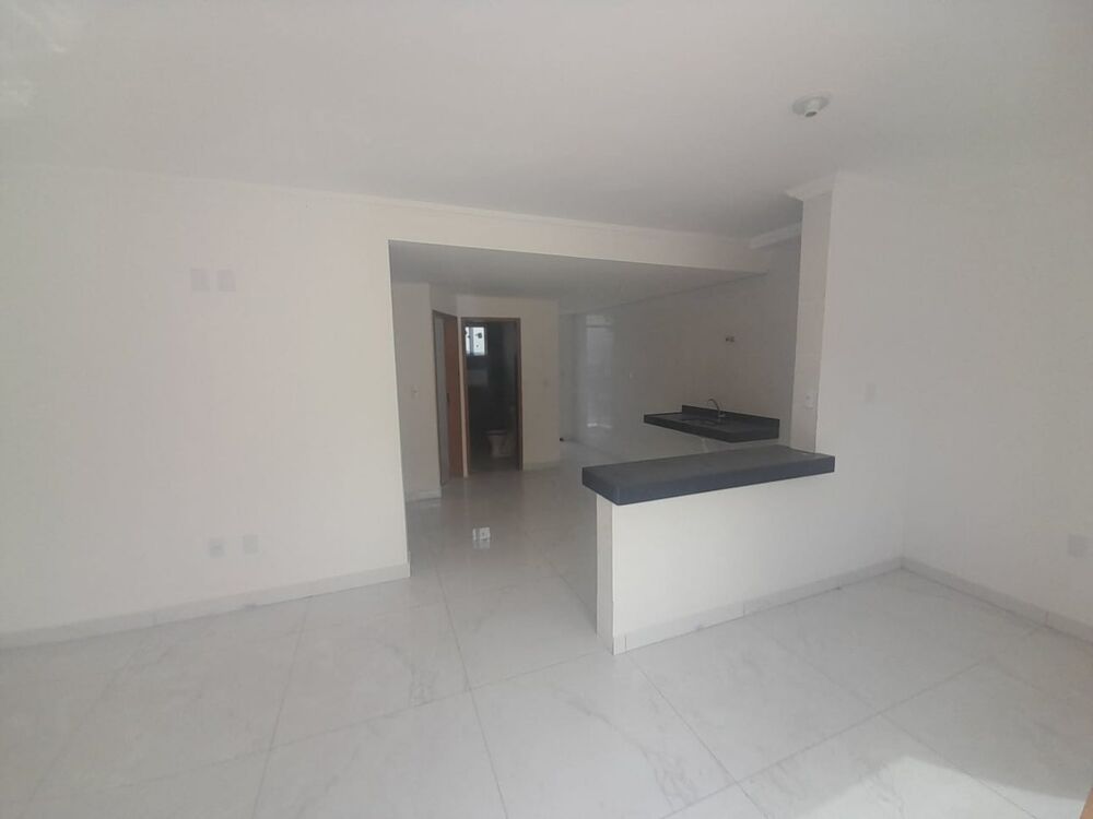 Casa à venda com 4 quartos, 105m² - Foto 1