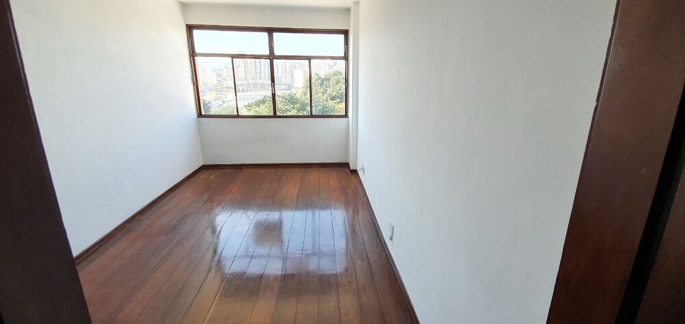 Apartamento à venda com 3 quartos, 100m² - Foto 2