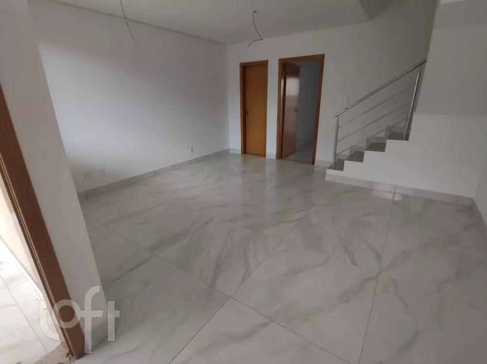 Casa à venda com 3 quartos, 103m² - Foto 1