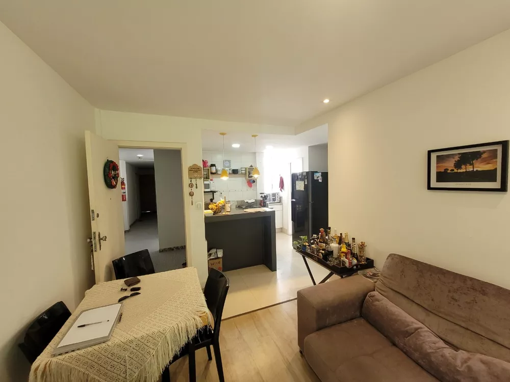 Apartamento à venda com 2 quartos, 62m² - Foto 4