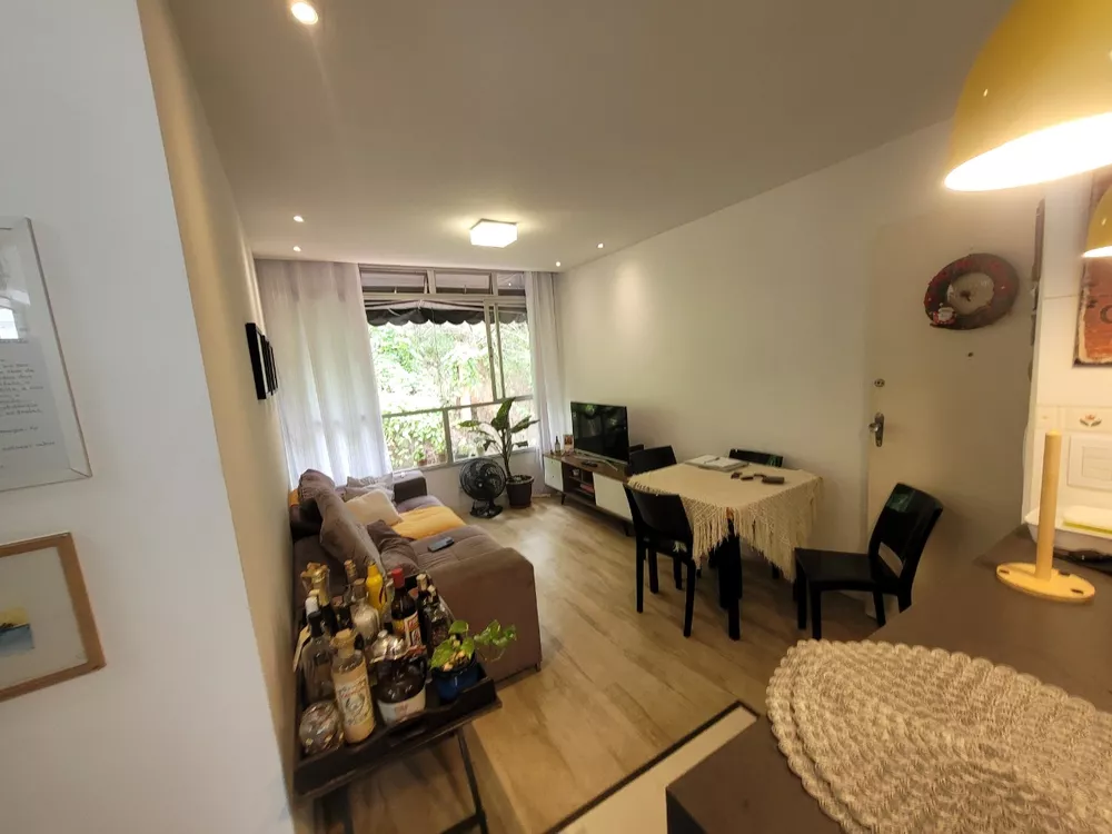 Apartamento à venda com 2 quartos, 62m² - Foto 1