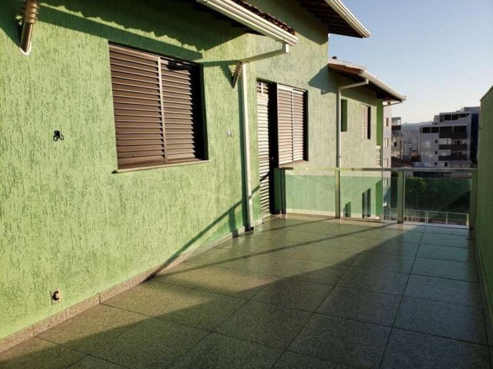Casa à venda com 4 quartos, 434m² - Foto 1