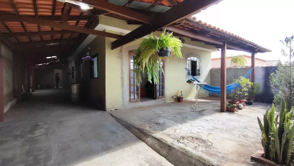 Casa à venda com 4 quartos, 360m² - Foto 1