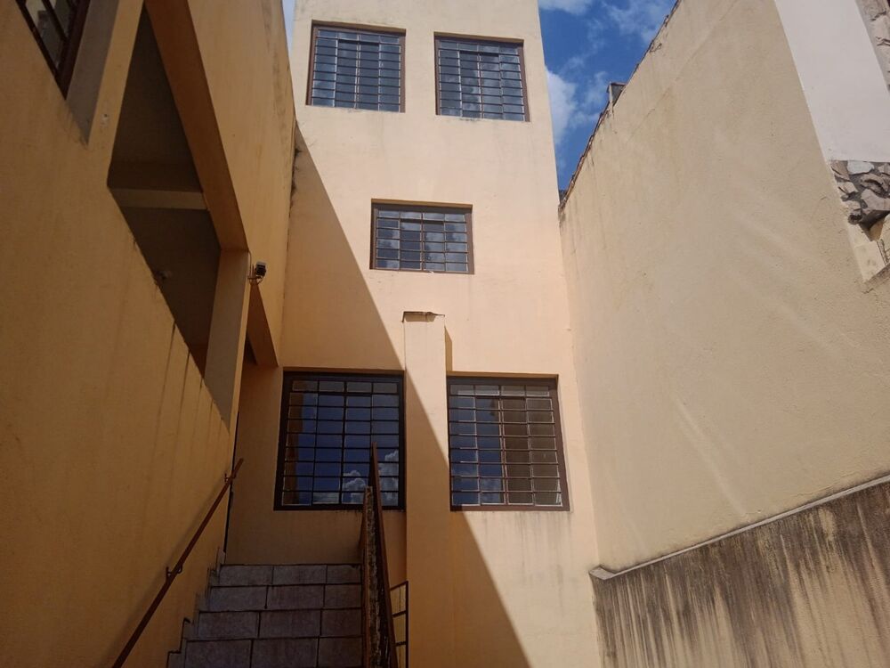 Casa para alugar com 8 quartos, 450m² - Foto 2