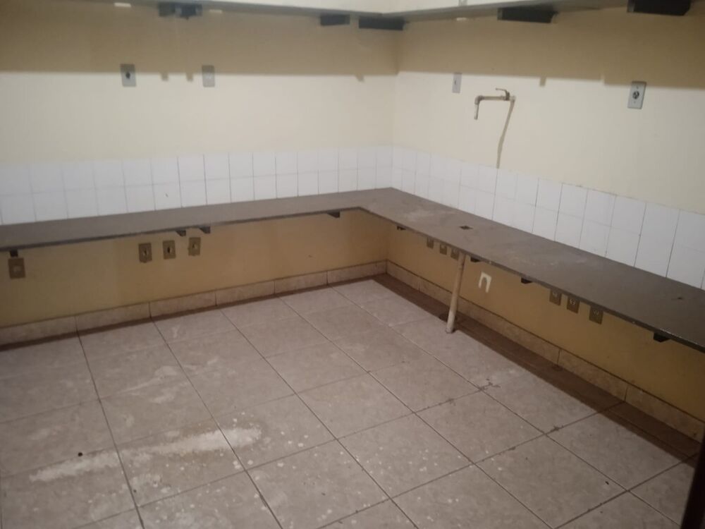 Casa para alugar com 8 quartos, 450m² - Foto 16