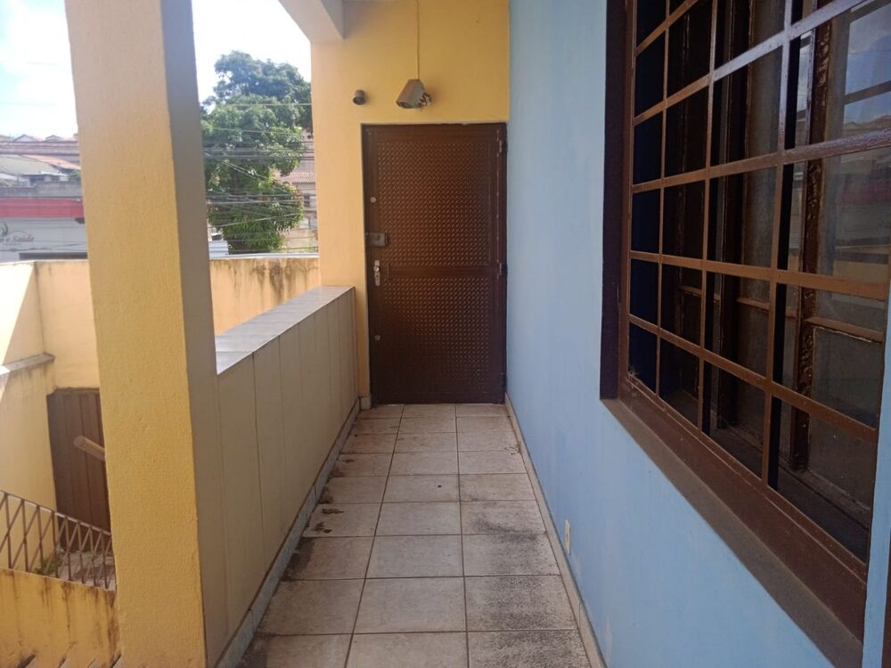 Casa para alugar com 8 quartos, 450m² - Foto 1