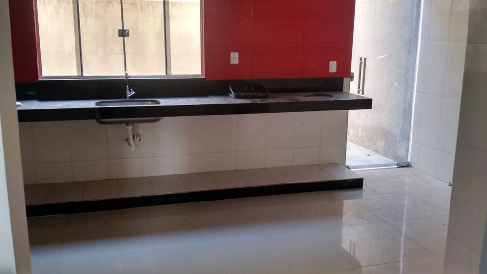 Casa à venda com 3 quartos, 170m² - Foto 1