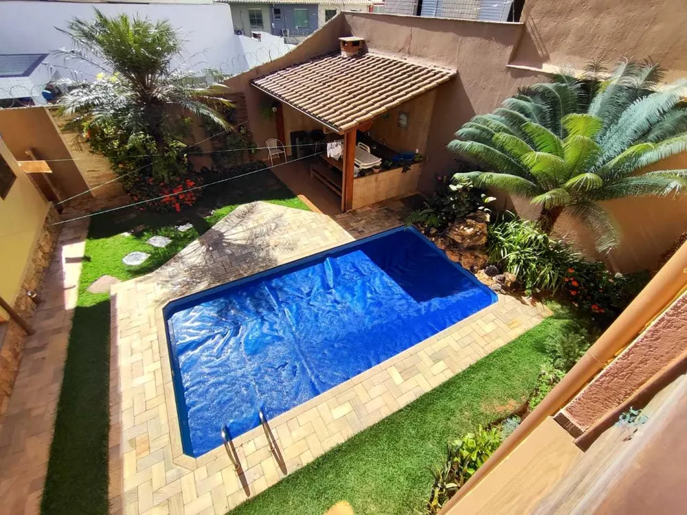 Casa à venda com 3 quartos, 270m² - Foto 2