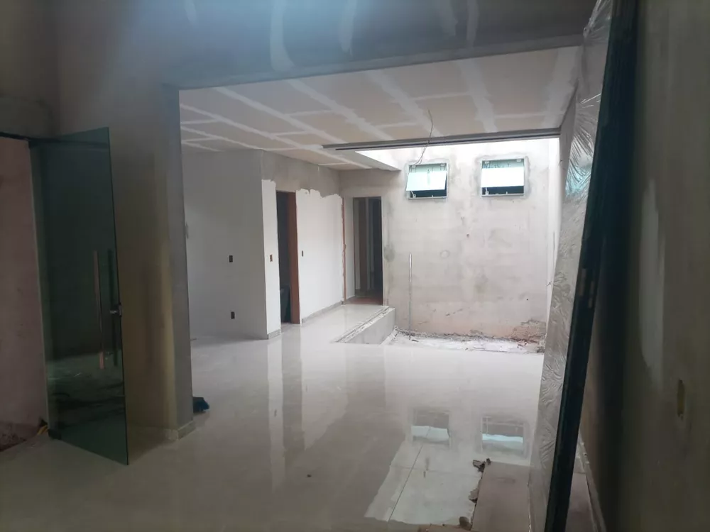 Casa à venda com 3 quartos, 119m² - Foto 3