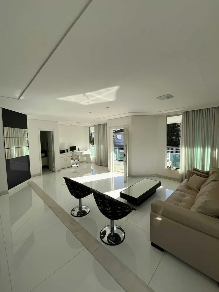 Casa, 4 quartos, 378 m² - Foto 1