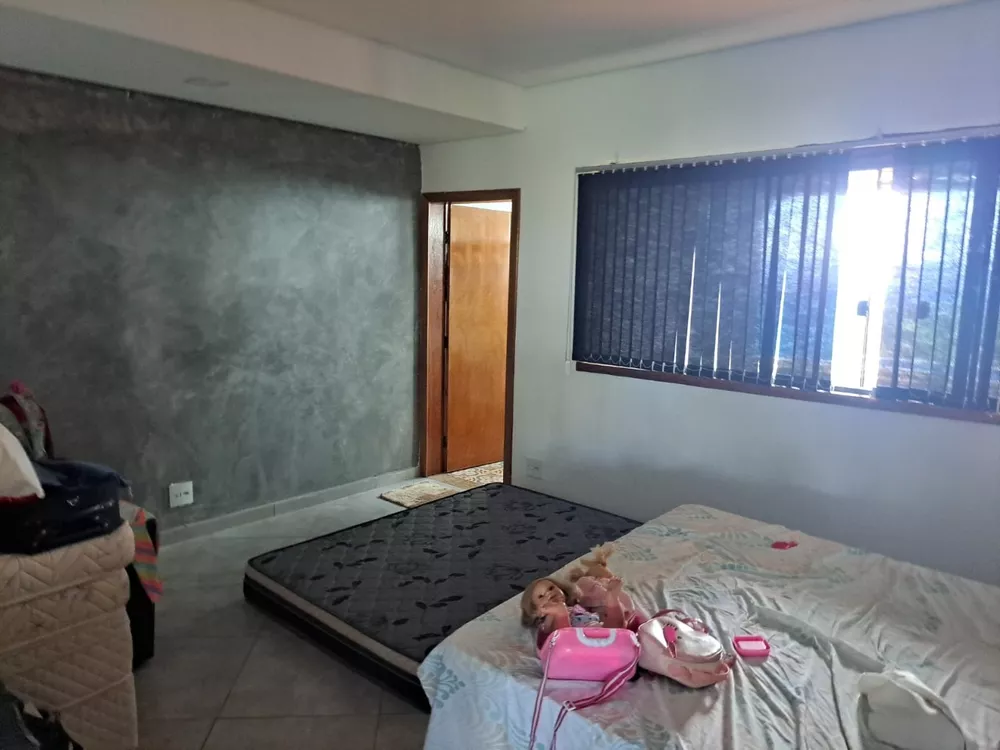 Casa à venda com 3 quartos, 1000m² - Foto 13