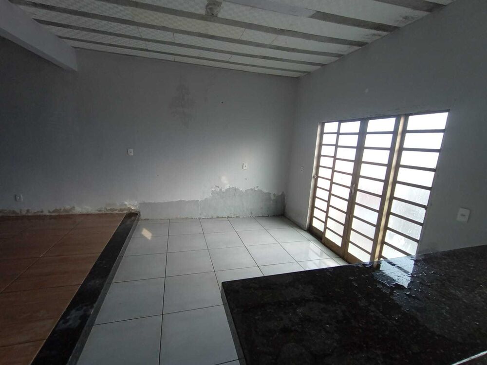 Casa à venda com 1 quarto, 600m² - Foto 2