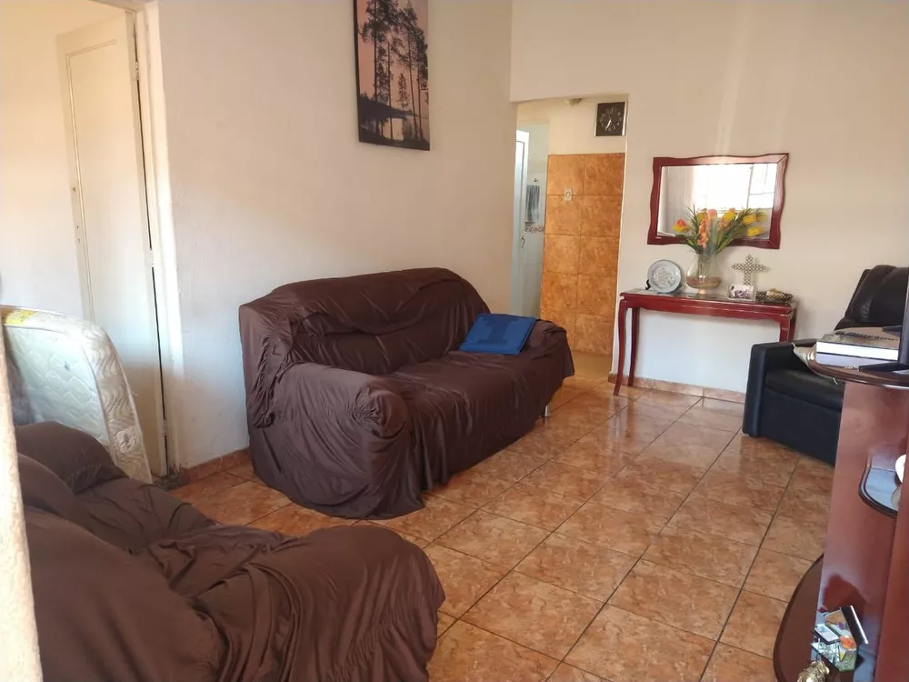 Casa à venda com 3 quartos, 250m² - Foto 2