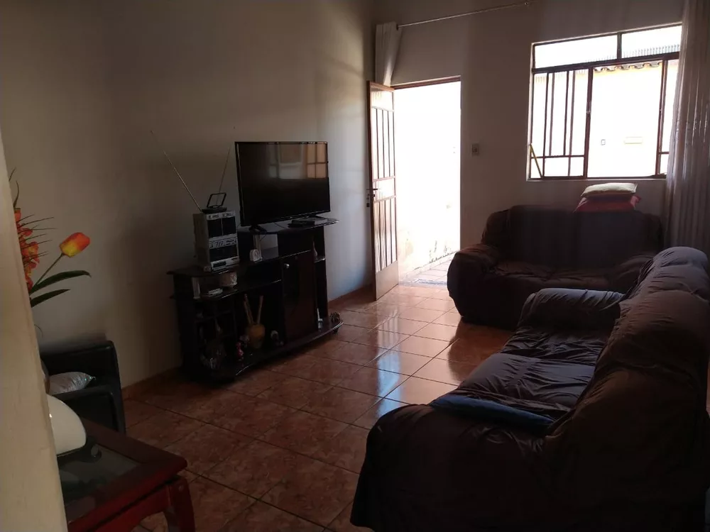 Casa à venda com 3 quartos, 250m² - Foto 3