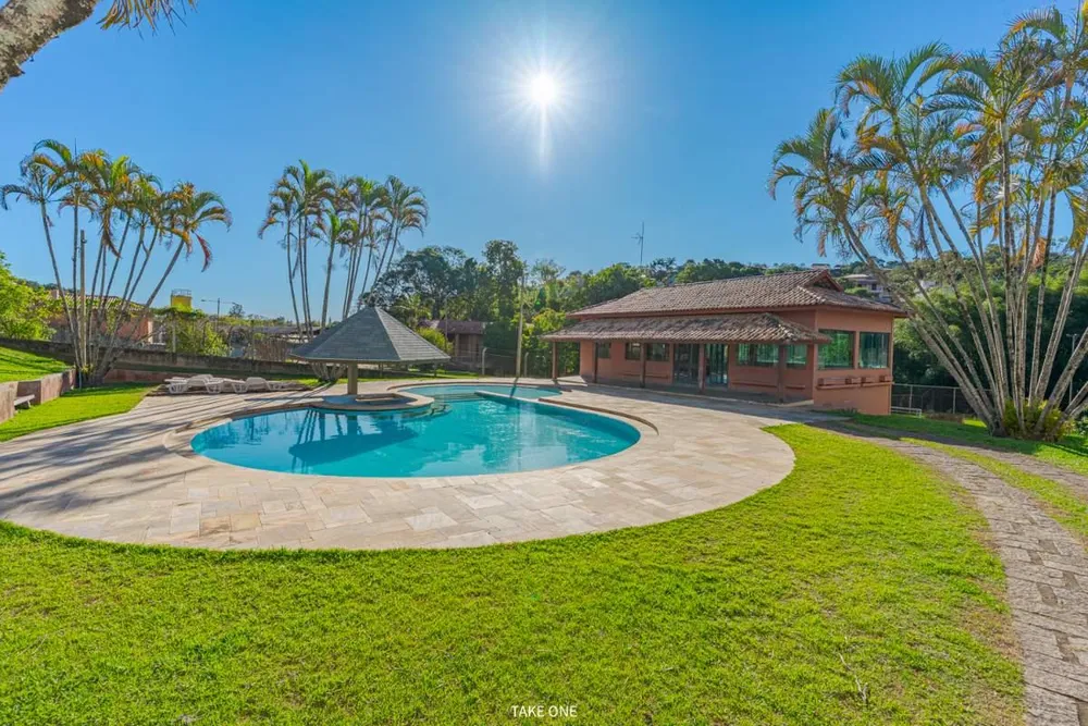Casa, 6 quartos, 3903 m² - Foto 1