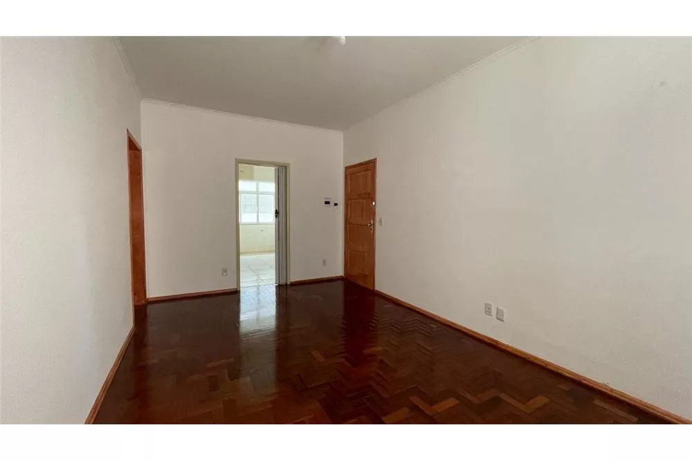 Apartamento à venda com 2 quartos, 70m² - Foto 2