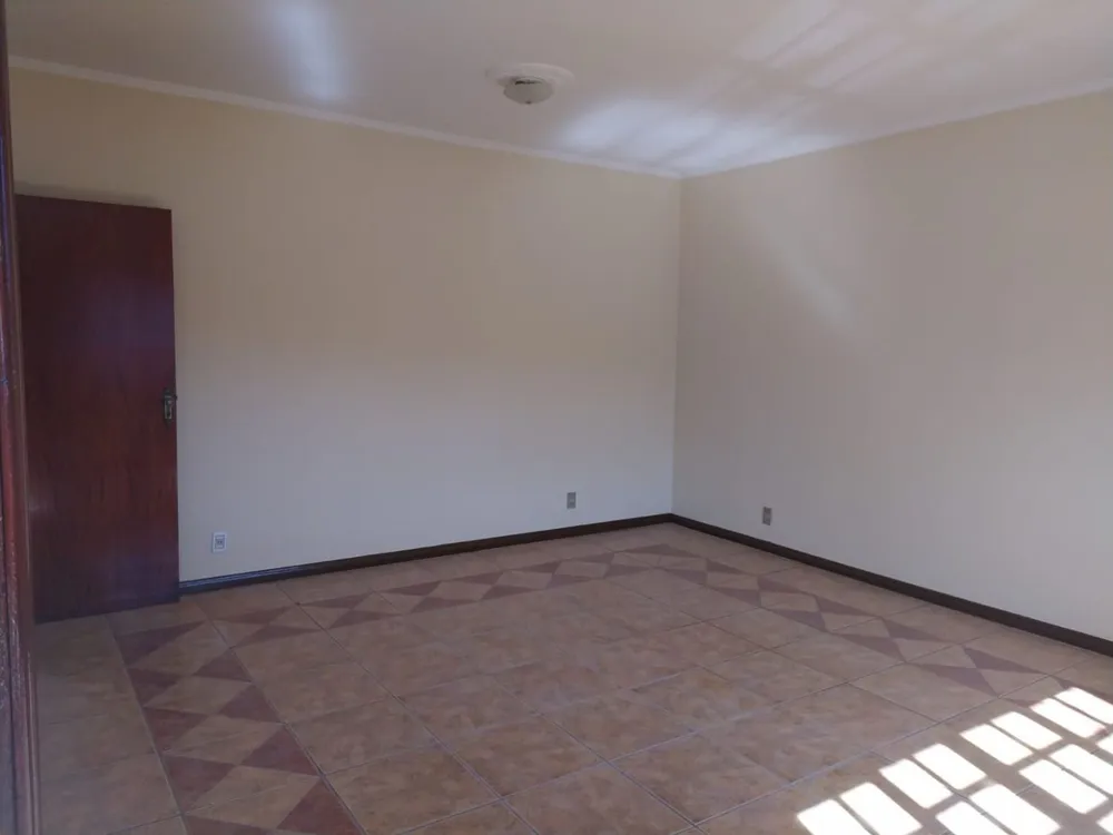 Casa, 4 quartos, 245 m² - Foto 1