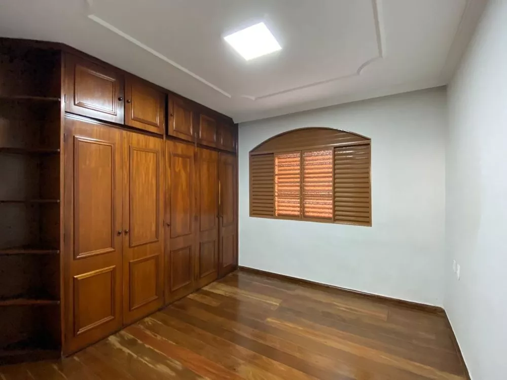 Casa à venda com 4 quartos, 230m² - Foto 7