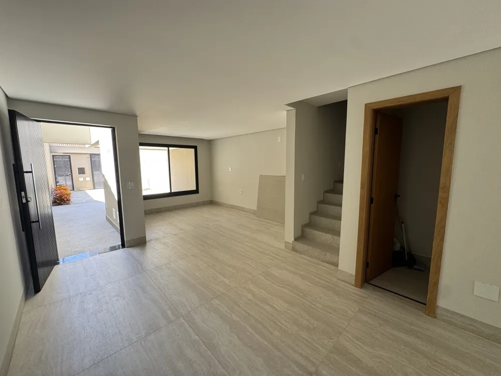 Casa, 4 quartos, 156 m² - Foto 1