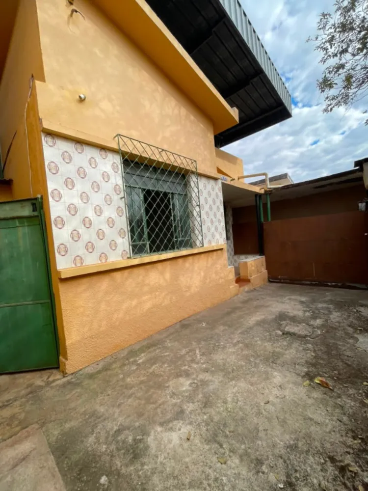 Casa, 4 quartos, 229 m² - Foto 2