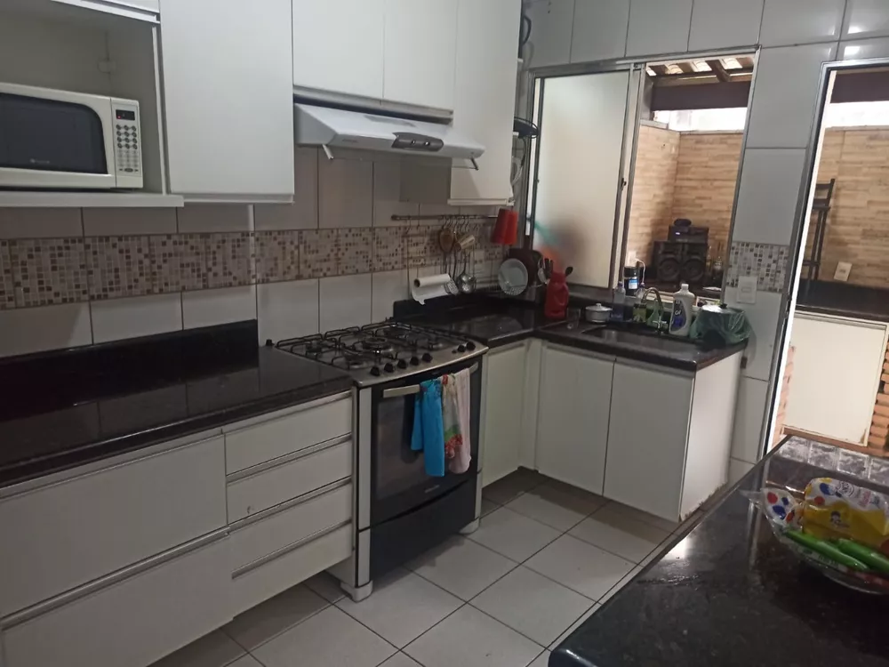 Casa à venda com 3 quartos, 80m² - Foto 4