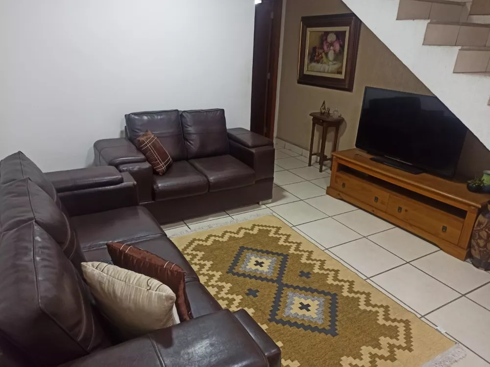 Casa à venda com 3 quartos, 80m² - Foto 2