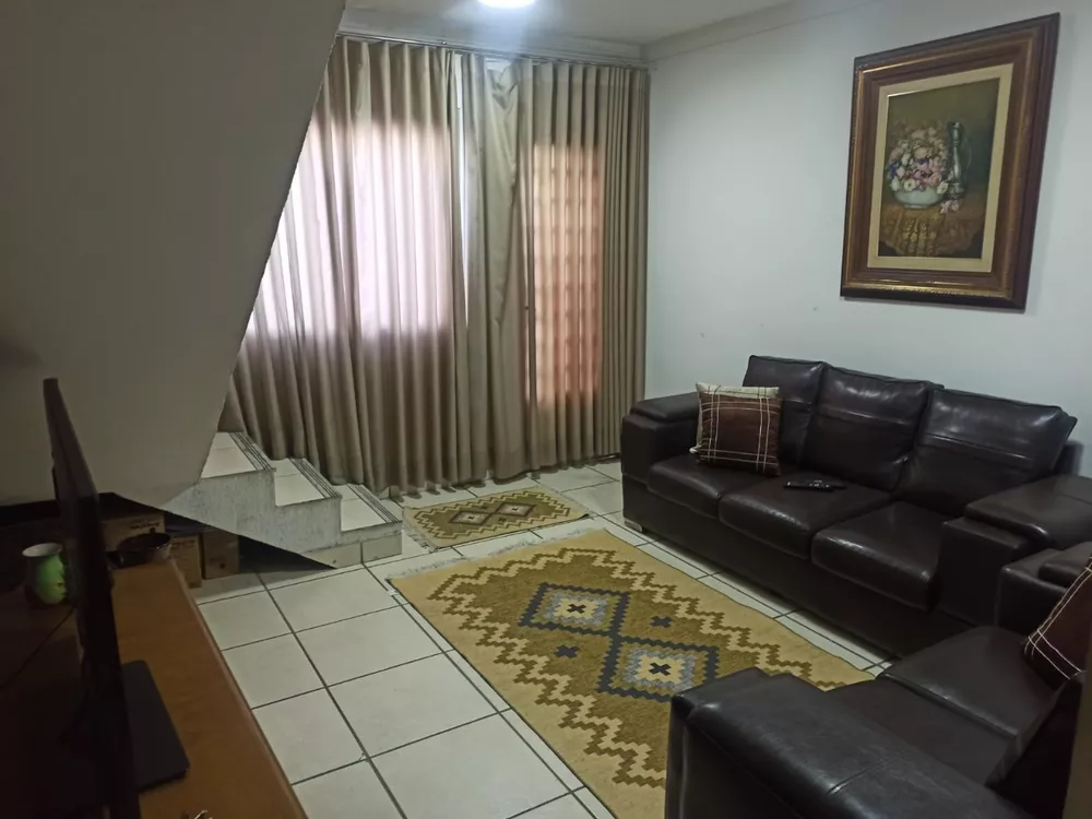 Casa à venda com 3 quartos, 80m² - Foto 1