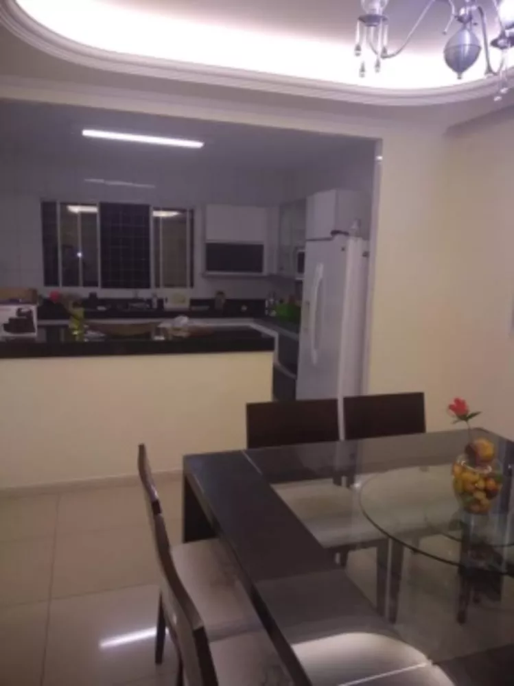 Casa à venda com 4 quartos, 336m² - Foto 11