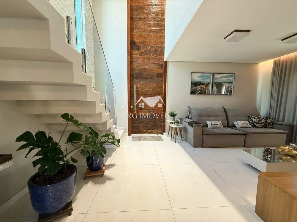 Casa, 3 quartos, 230 m² - Foto 1