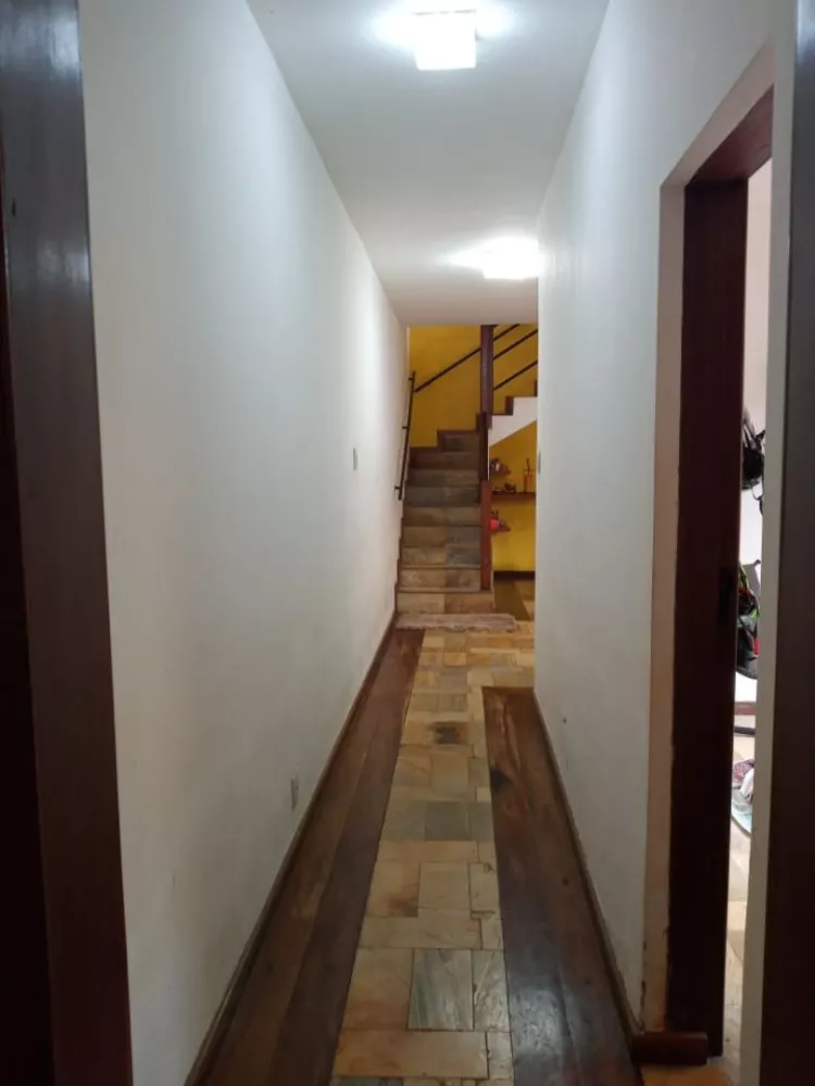 Casa à venda com 5 quartos, 190m² - Foto 9