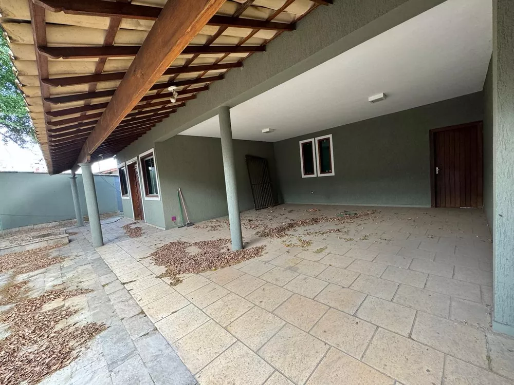 Casa para alugar com 4 quartos, 290m² - Foto 1