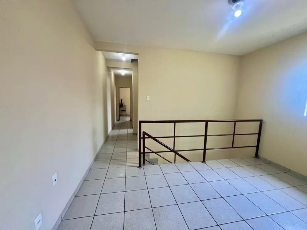 Casa, 3 quartos, 212 m² - Foto 2