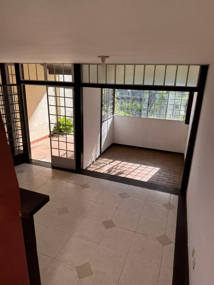 Casa de Condomínio à venda com 3 quartos, 3800m² - Foto 1