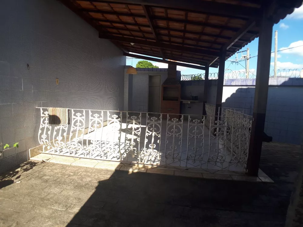 Casa à venda com 3 quartos, 200m² - Foto 2