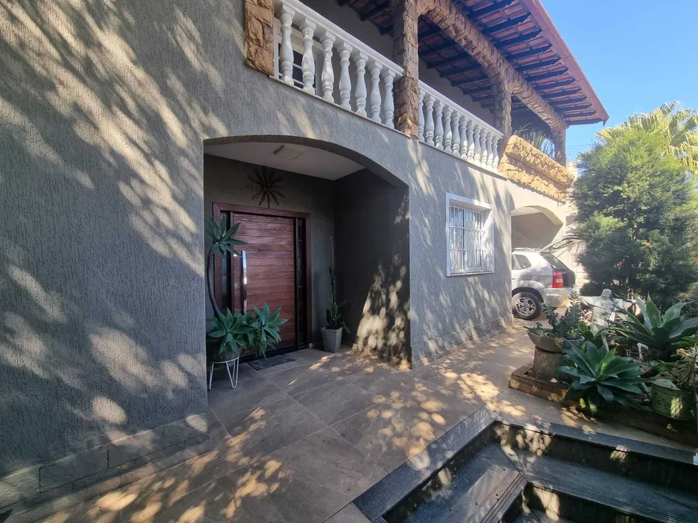 Casa, 4 quartos, 222 m² - Foto 1