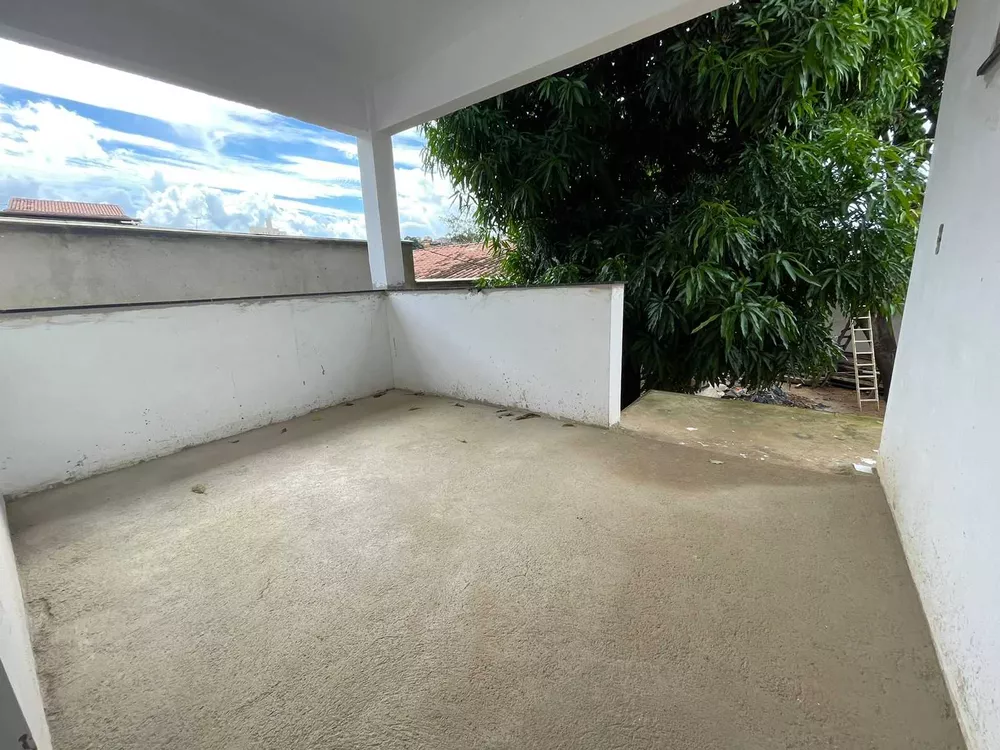 Casa à venda com 4 quartos, 300m² - Foto 3