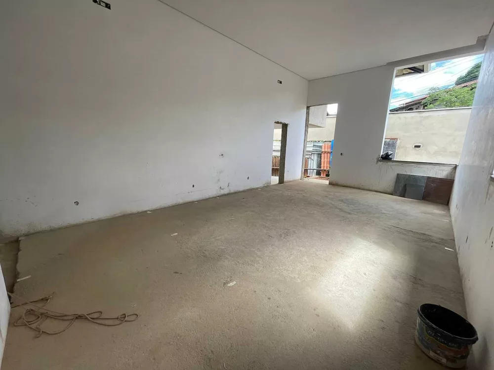 Casa à venda com 4 quartos, 300m² - Foto 4