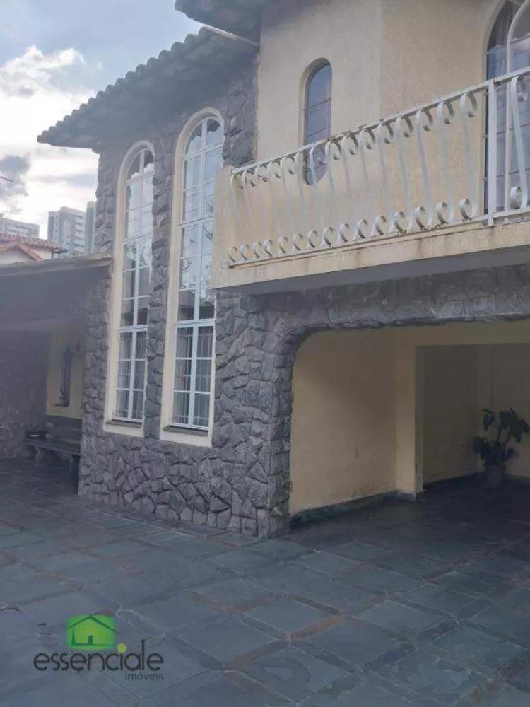 Casa à venda com 4 quartos, 250m² - Foto 2