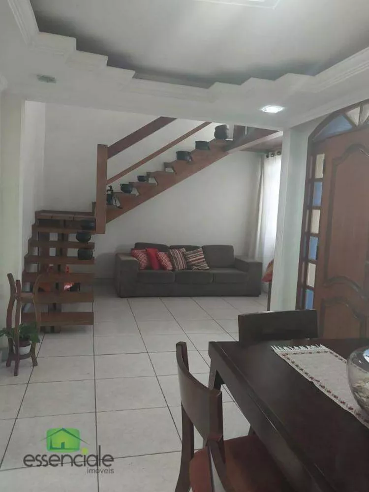 Casa à venda com 4 quartos, 250m² - Foto 6