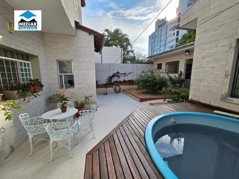 Casa, 3 quartos, 297 m² - Foto 1