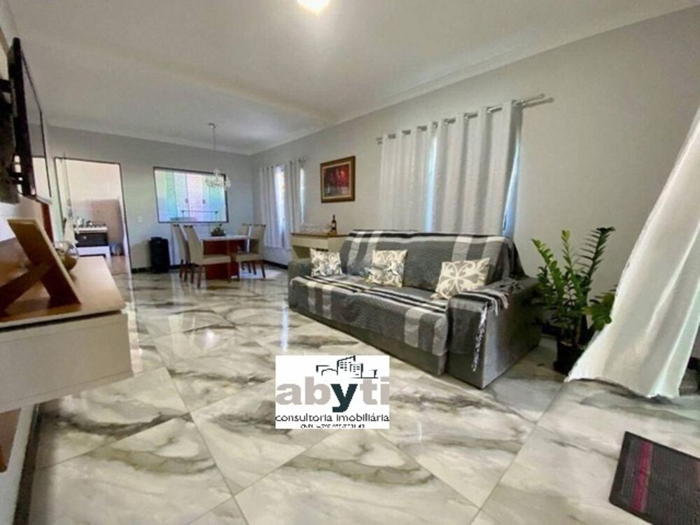 Casa à venda com 5 quartos, 180m² - Foto 3