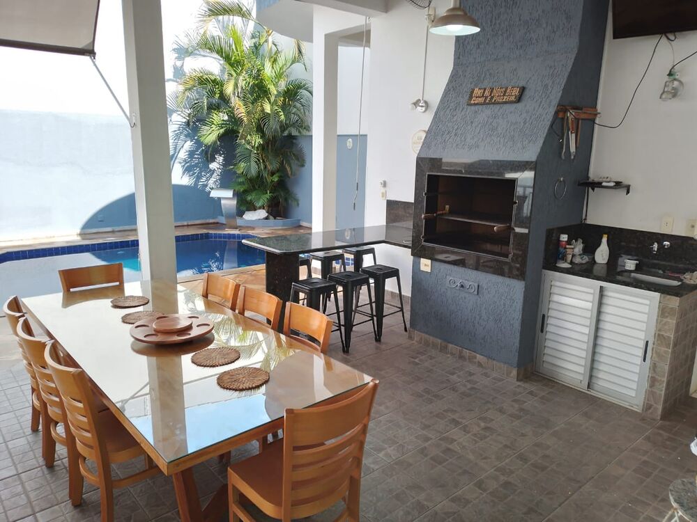Casa à venda com 4 quartos, 600m² - Foto 2