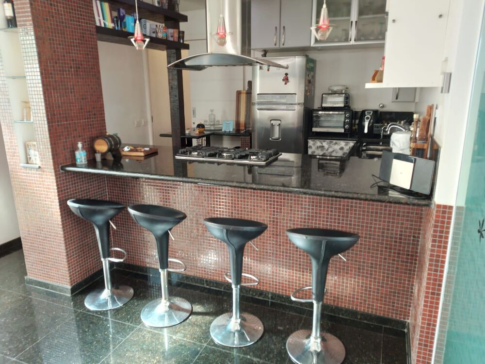 Casa à venda com 4 quartos, 600m² - Foto 3