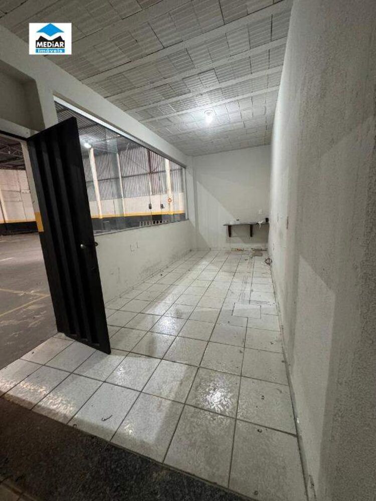 Depósito-Galpão-Armazém para alugar, 689m² - Foto 2
