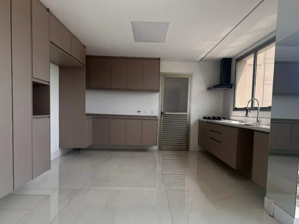 Apartamento, 3 quartos, 252 m² - Foto 1